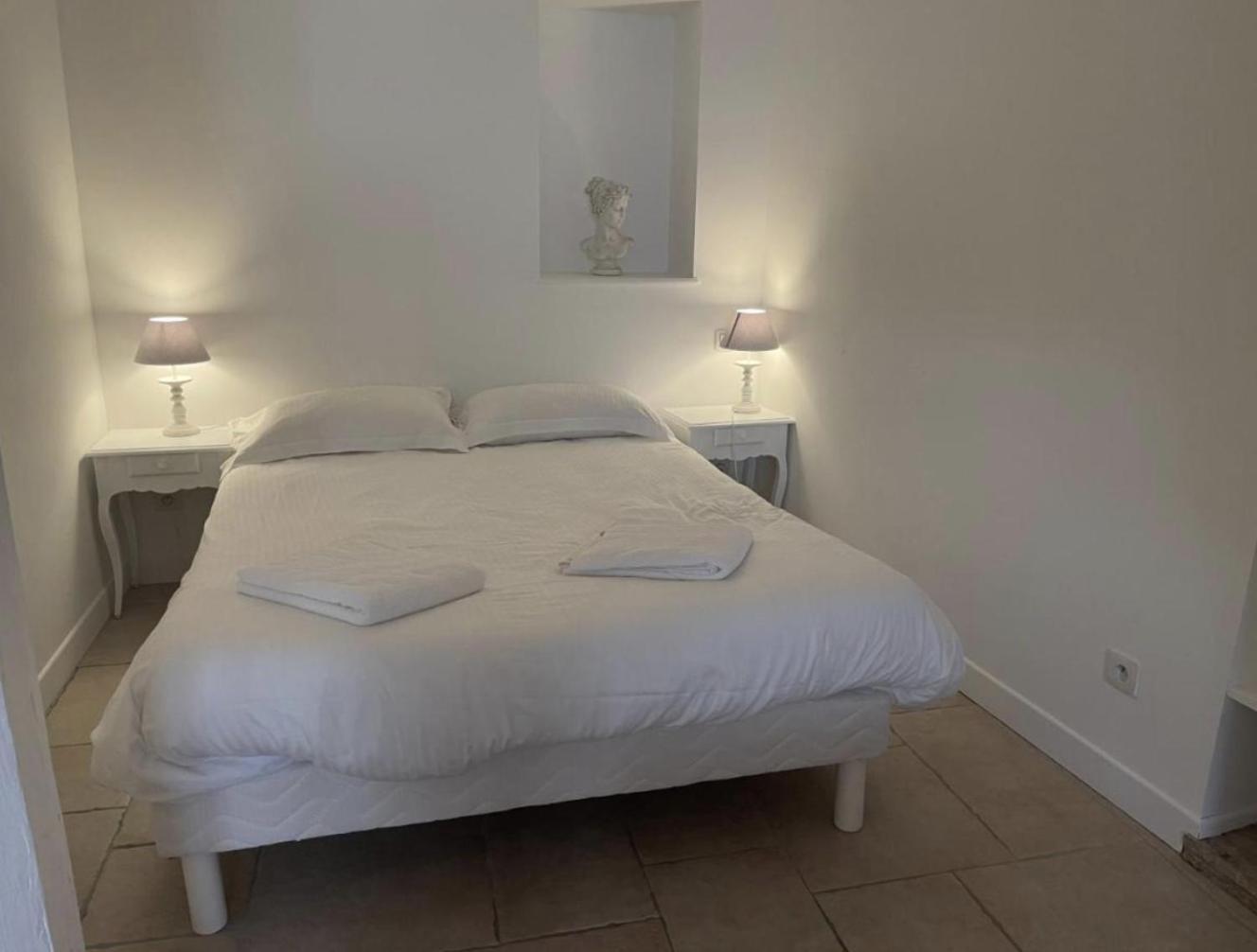 Batisse Paradis- 3 Appartements Calmes Et Elegants Au Centre Historique De Beaune Beaune  Szoba fotó