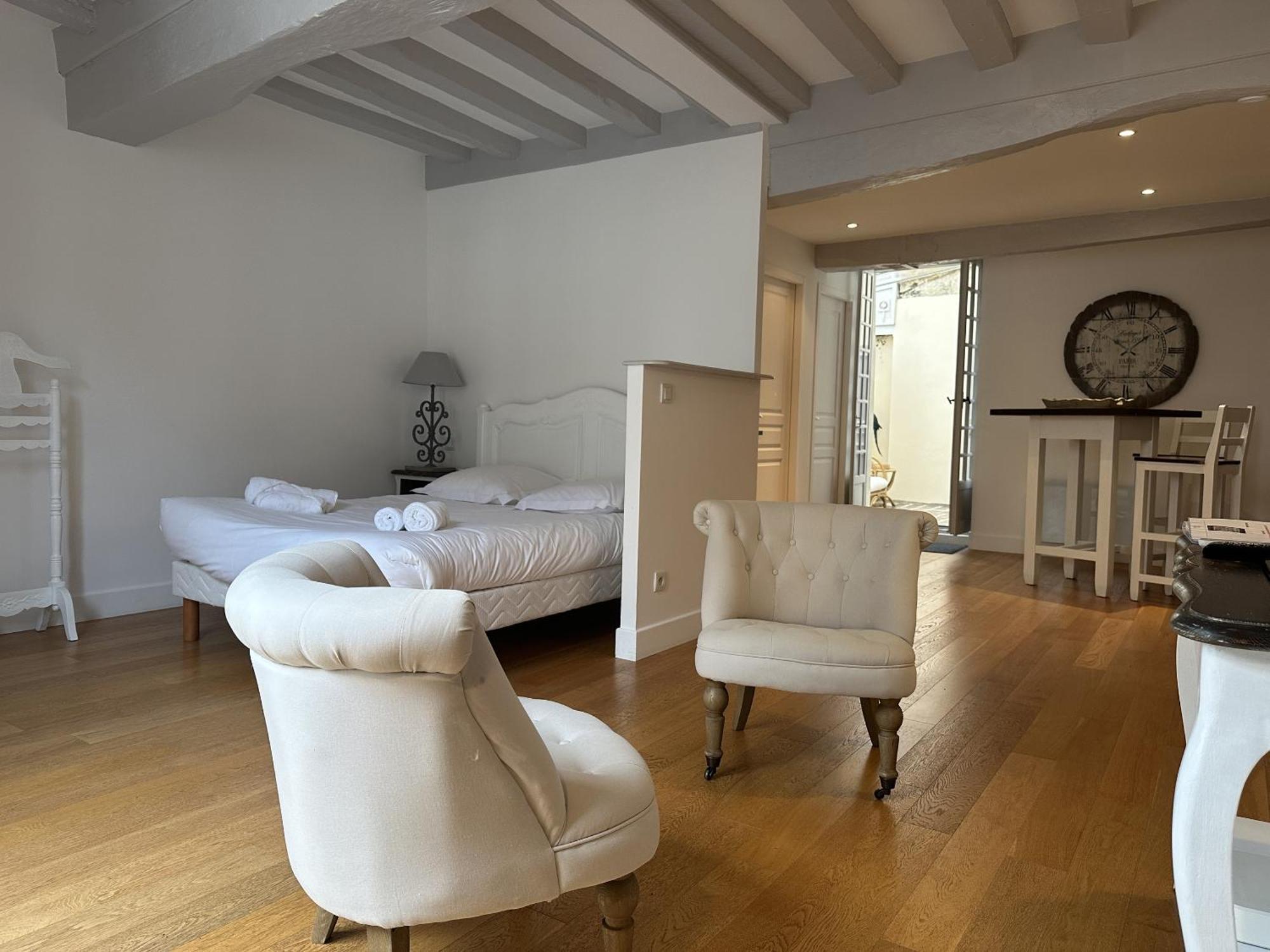 Batisse Paradis- 3 Appartements Calmes Et Elegants Au Centre Historique De Beaune Beaune  Szoba fotó