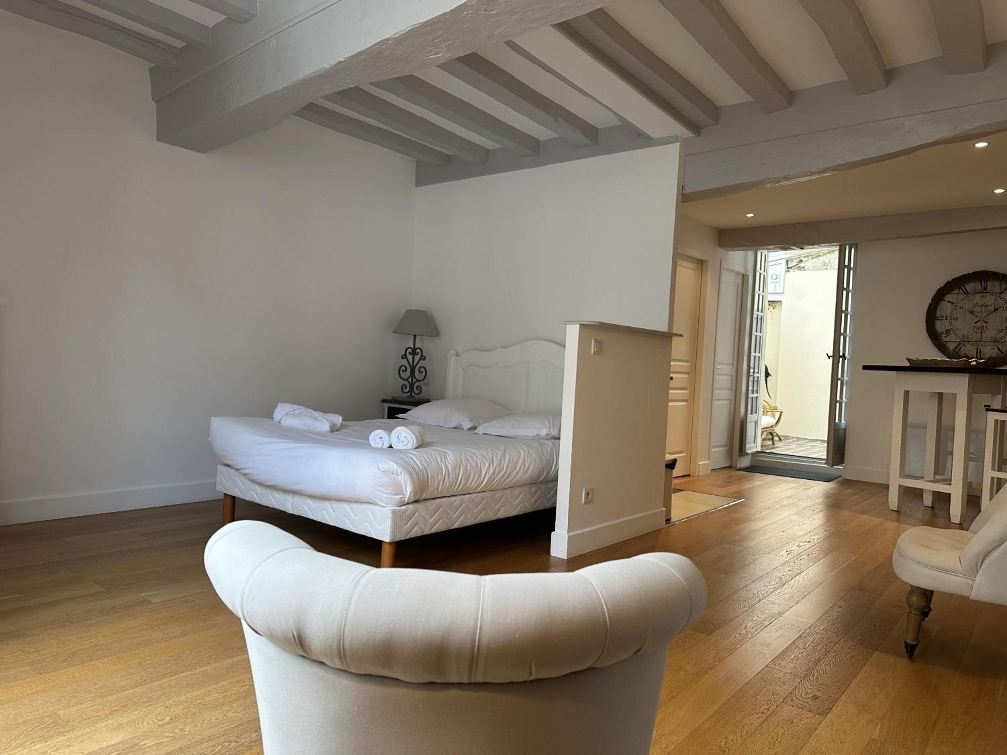 Batisse Paradis- 3 Appartements Calmes Et Elegants Au Centre Historique De Beaune Beaune  Szoba fotó