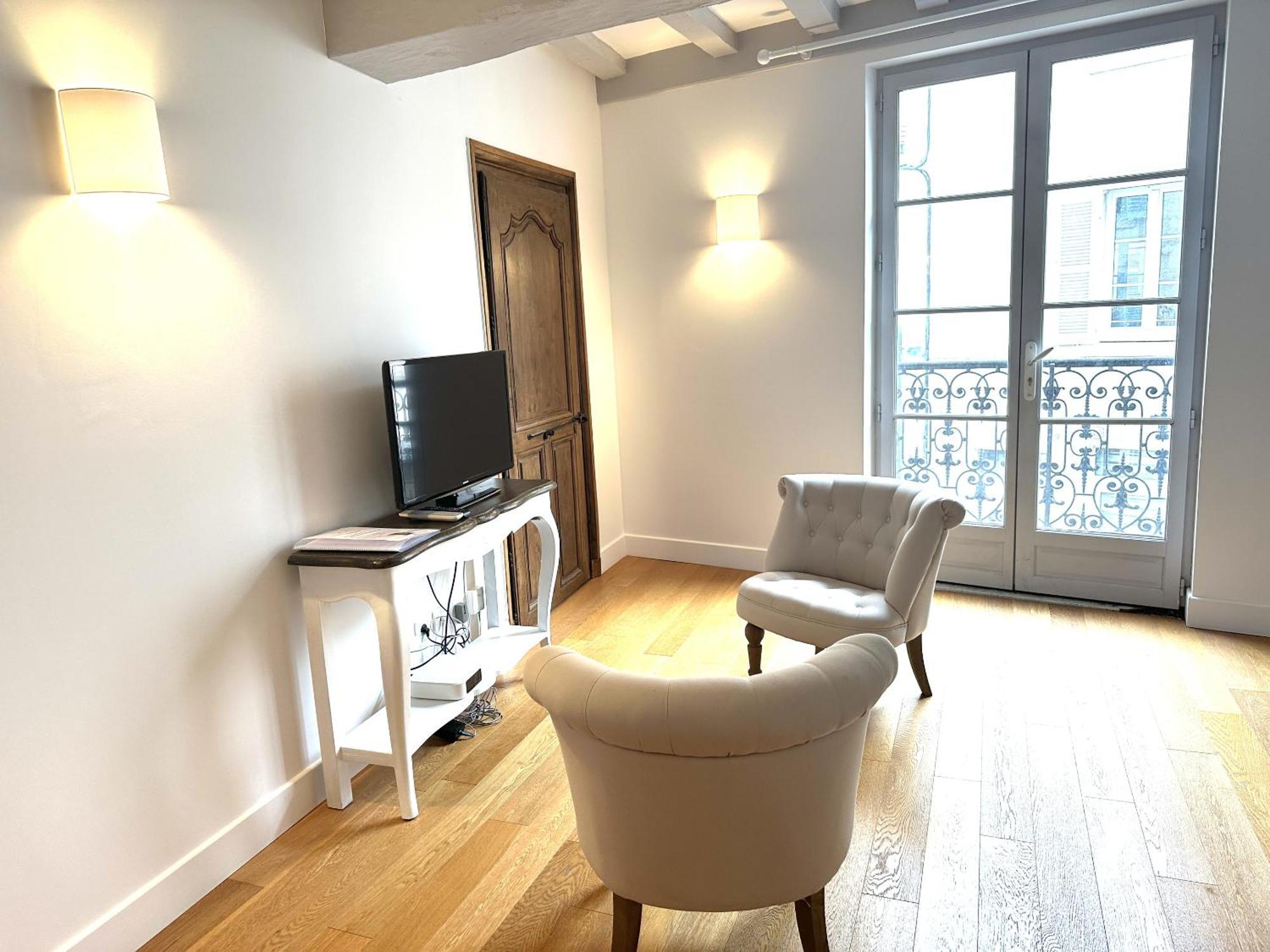 Batisse Paradis- 3 Appartements Calmes Et Elegants Au Centre Historique De Beaune Beaune  Kültér fotó